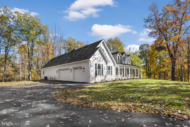 $1,199,999 | 17 Mistletoe Lane, Shepherdstown, WV 25443