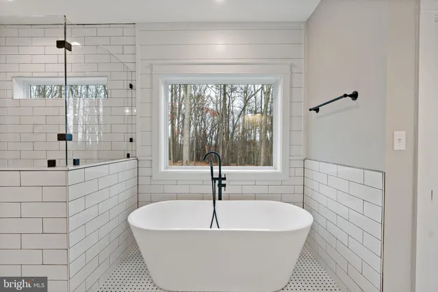 $1,199,999 | 17 Mistletoe Lane, Shepherdstown, WV 25443