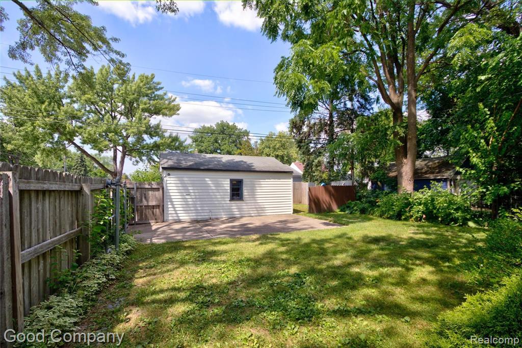 2284 Cambridge Road Berkley, MI 48072 - Photo 28 of 32