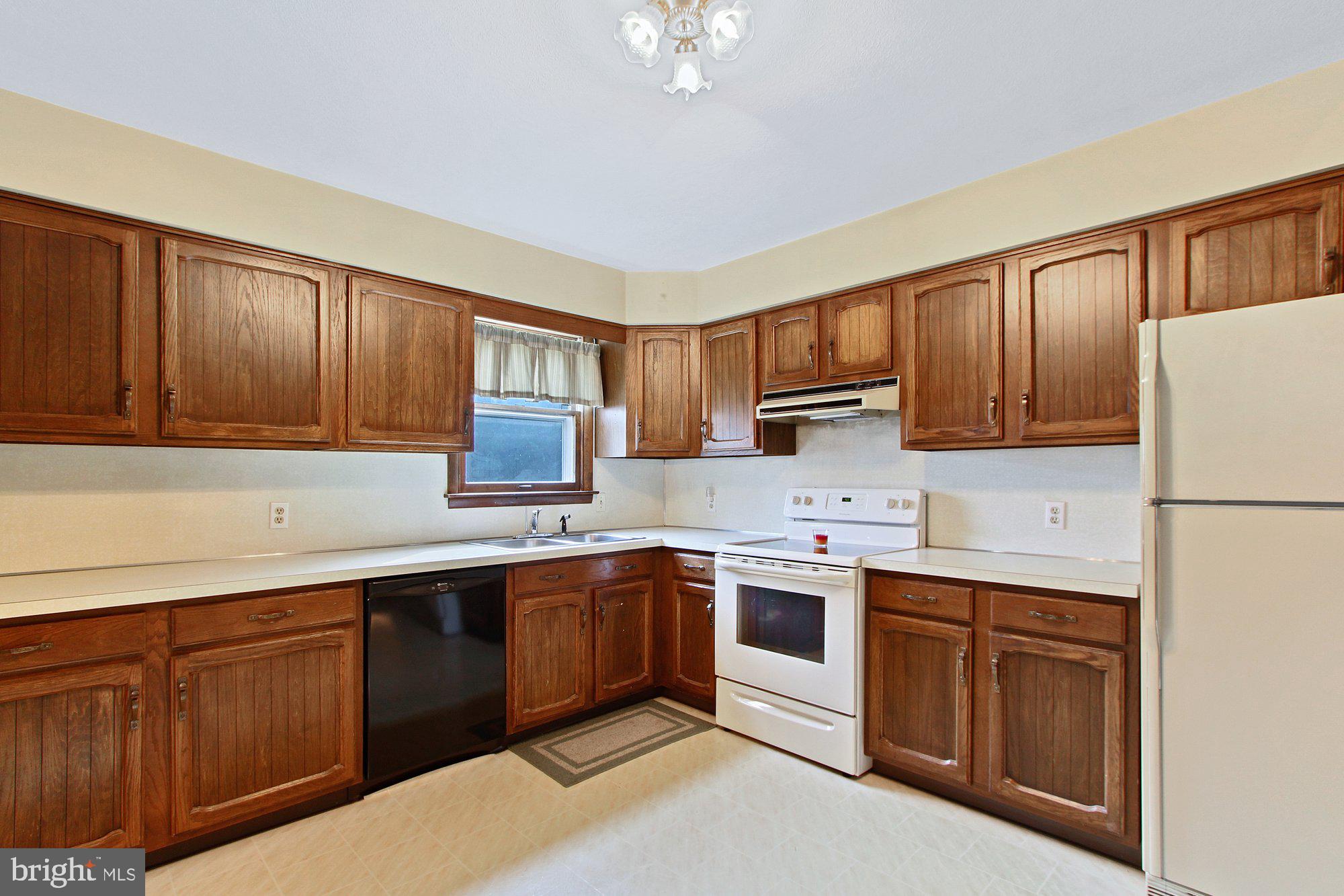 1430 Greenbriar Road York, PA 17404 - Photo 3 of 20 Gallery Image 3