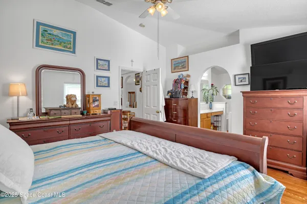 a bedroom with a bed and a dresser in it