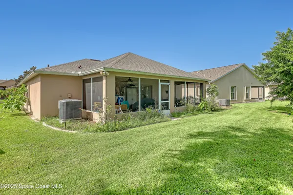 a view of a house with backyard and porch
