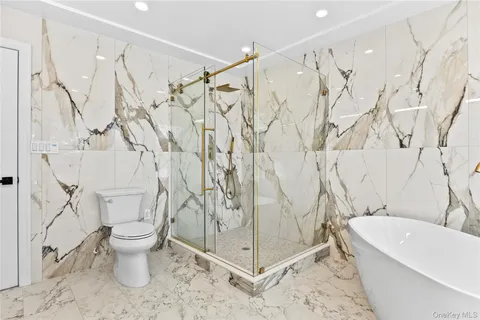 $1,788,000 | 2 Circle Drive, Syosset, NY 11791