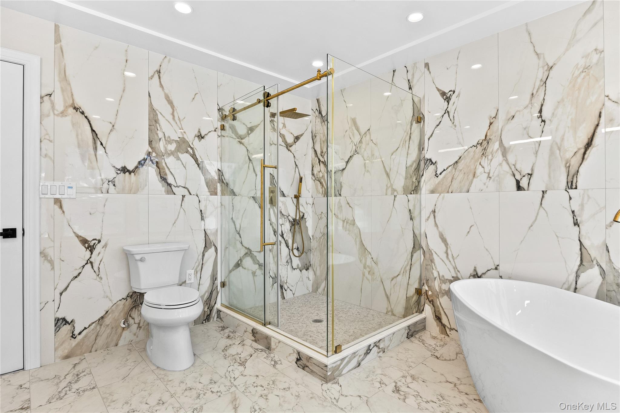 2 Circle Drive Syosset, NY 11791 - Photo 34 of 43
