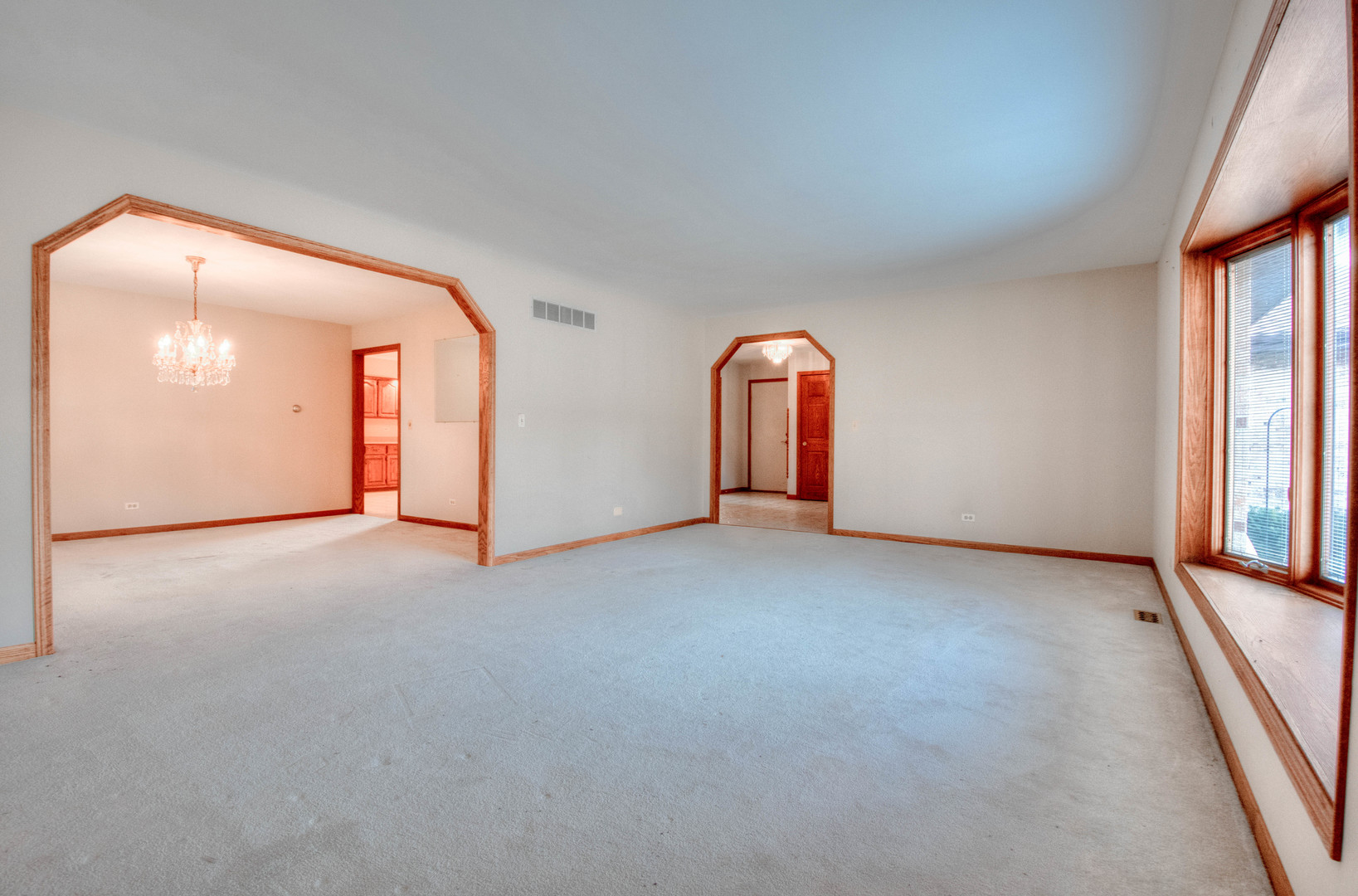 20501 Hebron Road Harvard, IL 60033 - Photo 12 of 49 an empty room with windows