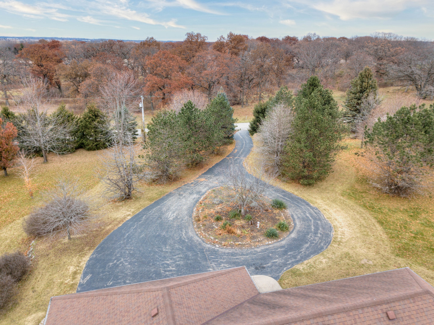 20501 Hebron Road Harvard, IL 60033 - Photo 41 of 49 an aerial view of a house with a yard