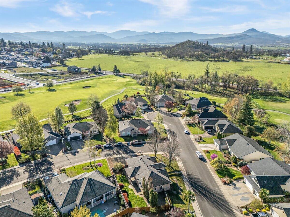 235 Prairie Landing Drive Eagle Point, OR 97524 - Photo 41 of 50 47-46