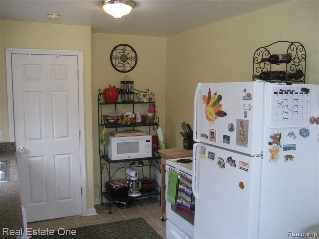 492 East 14 Mile Road Clawson, MI 48017 - Photo 12 of 26 IMG_2135.JPG