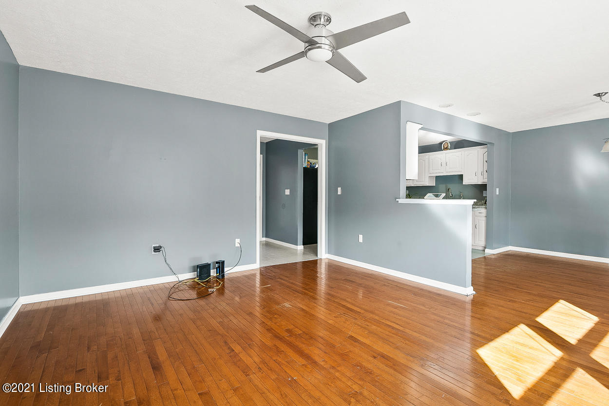 1544 Knight Road Louisville, KY 40216 - Photo 8 of 49 38