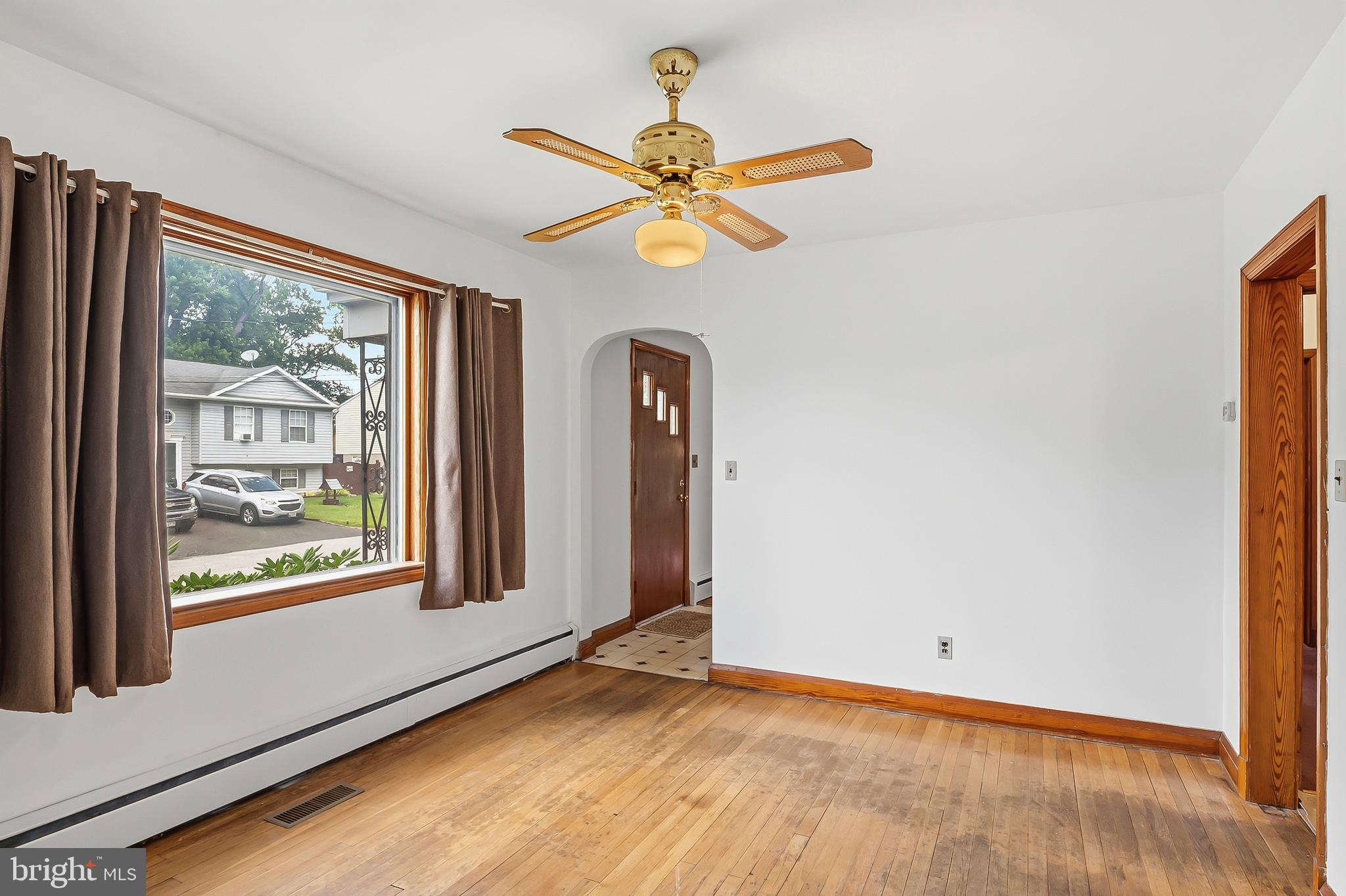 211 Hillendale Avenue Baltimore, MD 21227 - Photo 9 of 38 Dining Room