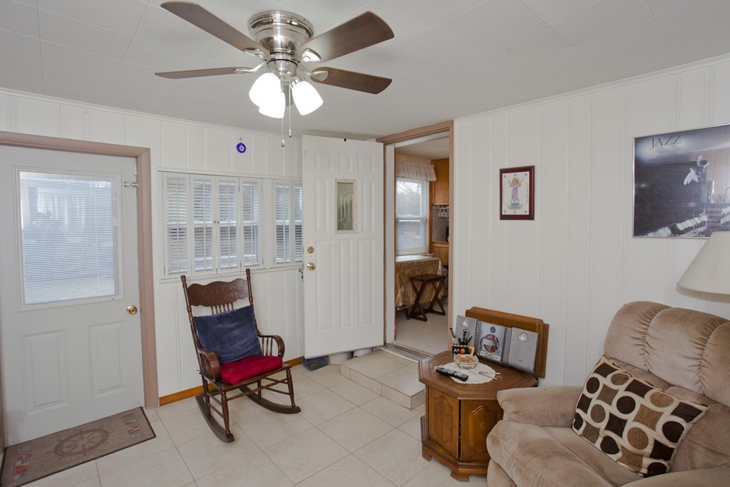 267 Shawmut Street Springfield, MA 01108 - Photo 3 of 30 a living room with furniture