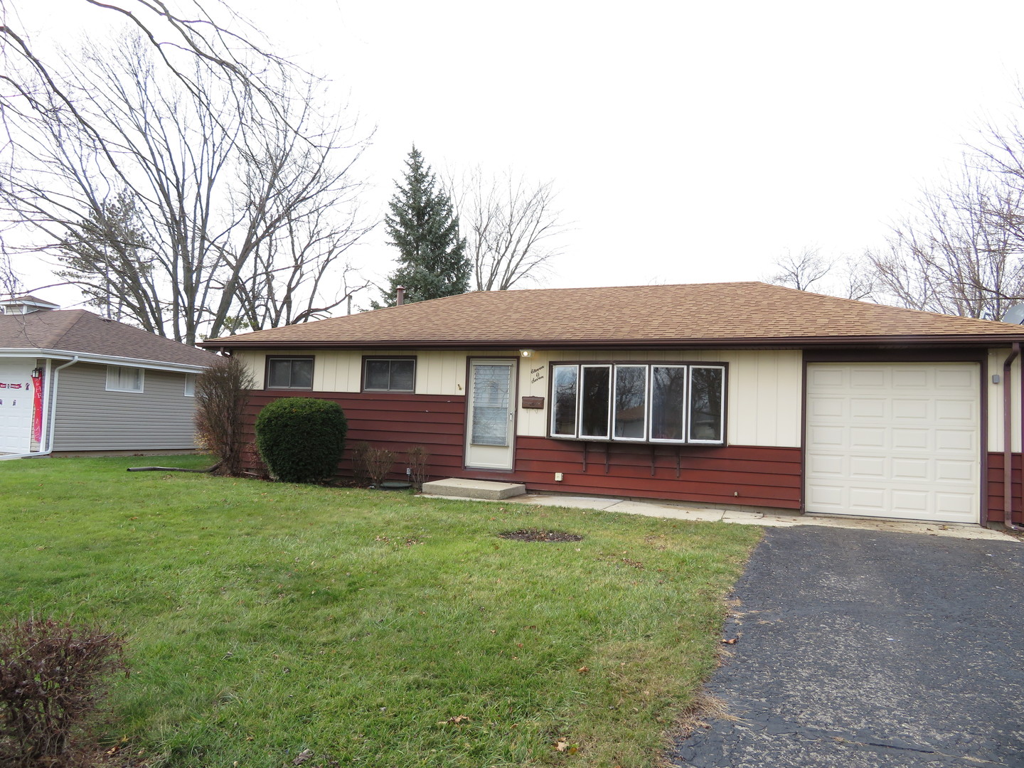 1107 Westminster Road Joliet, IL 60435 - Photo 2 of 28