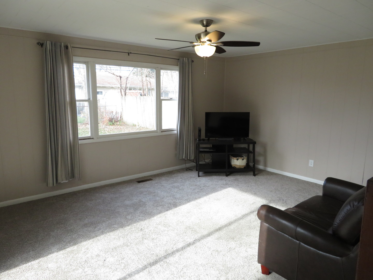 1107 Westminster Road Joliet, IL 60435 - Photo 12 of 28