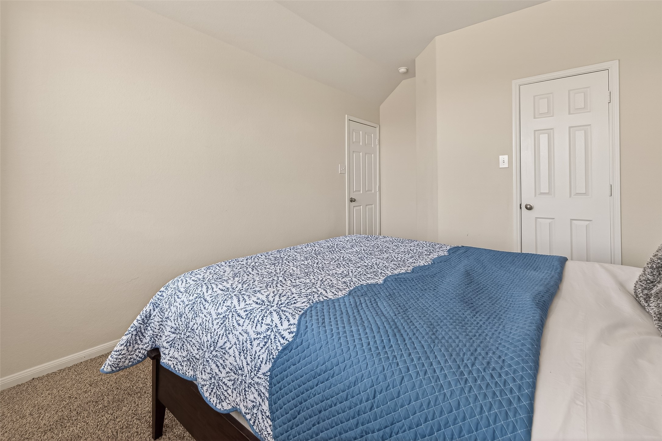 4508 Coopers Hl Trail Rosenberg, TX 77471 - Photo 27 of 43 a bedroom with a bed and a window