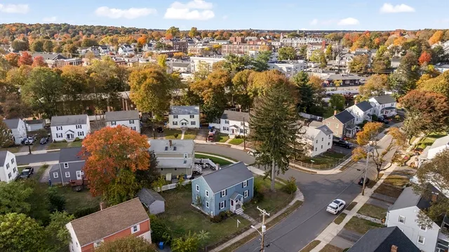 a view of a fountain in front of a house