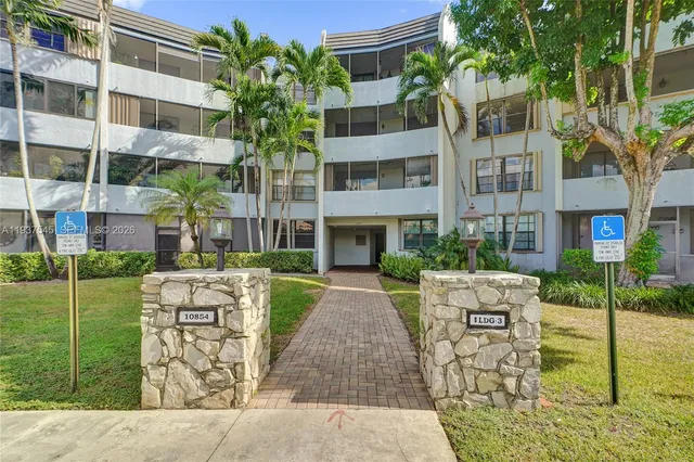 $250,000 | 10854 North Kendall Drive, Unit 221, Miami, FL 33176