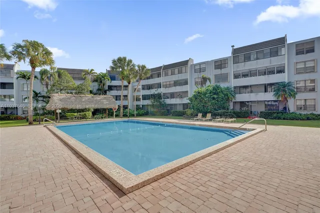 $250,000 | 10854 North Kendall Drive, Unit 221, Miami, FL 33176