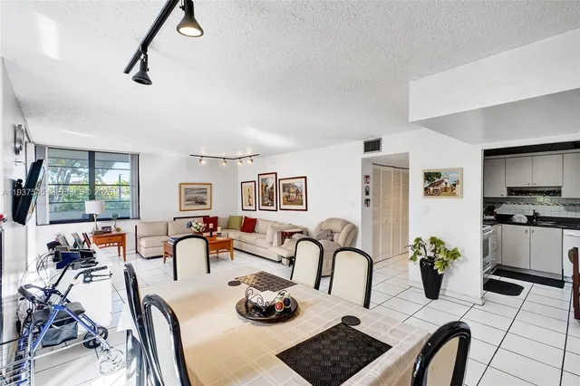 $250,000 | 10854 North Kendall Drive, Unit 221, Miami, FL 33176