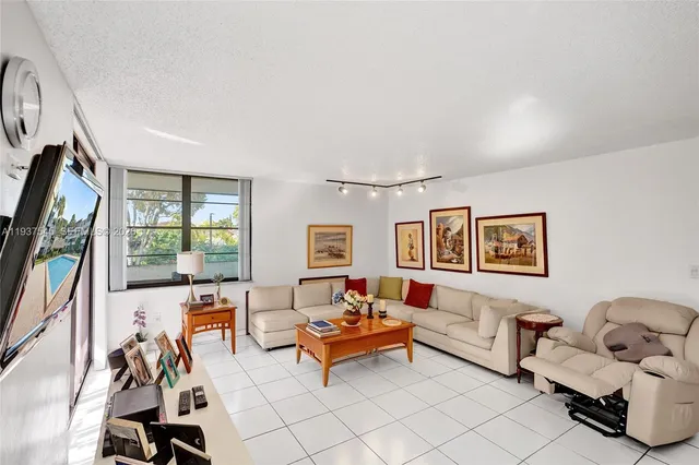 $250,000 | 10854 North Kendall Drive, Unit 221, Miami, FL 33176