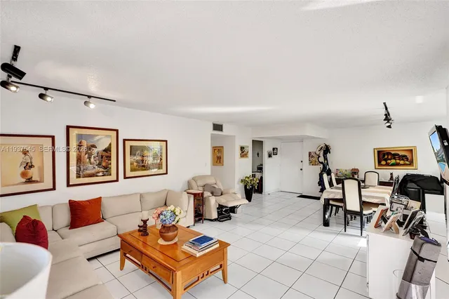 $250,000 | 10854 North Kendall Drive, Unit 221, Miami, FL 33176