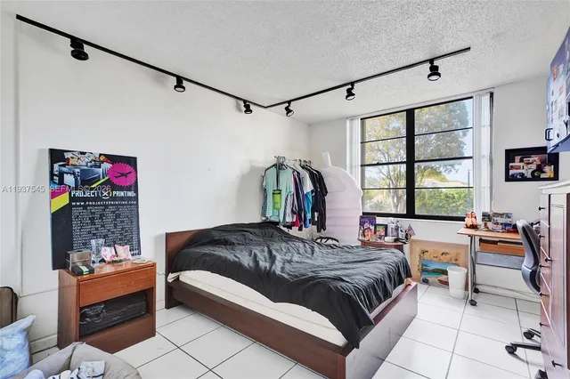 $250,000 | 10854 North Kendall Drive, Unit 221, Miami, FL 33176