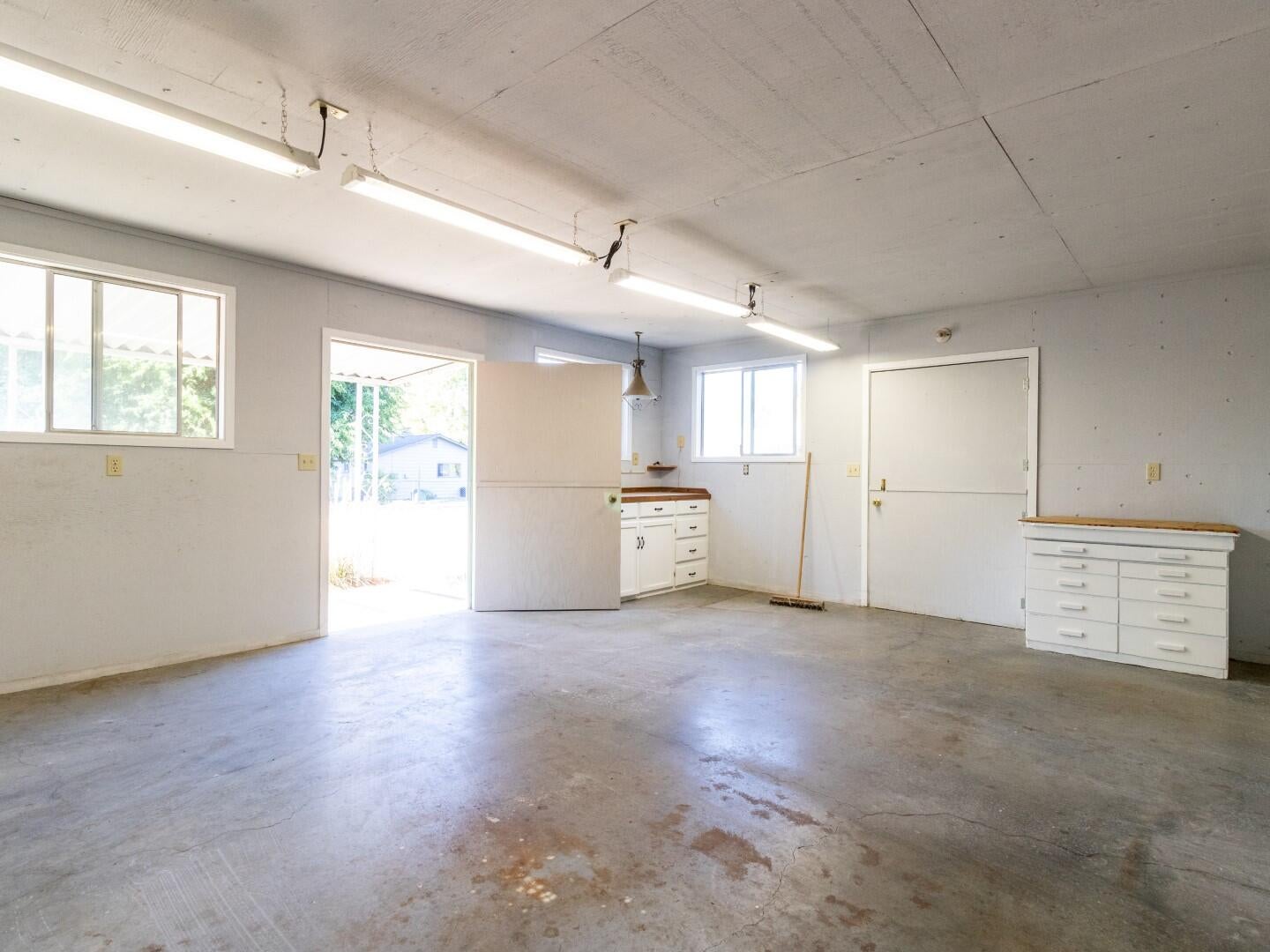 3307 New Ray Road Central Point, OR 97502 - Photo 15 of 24 15