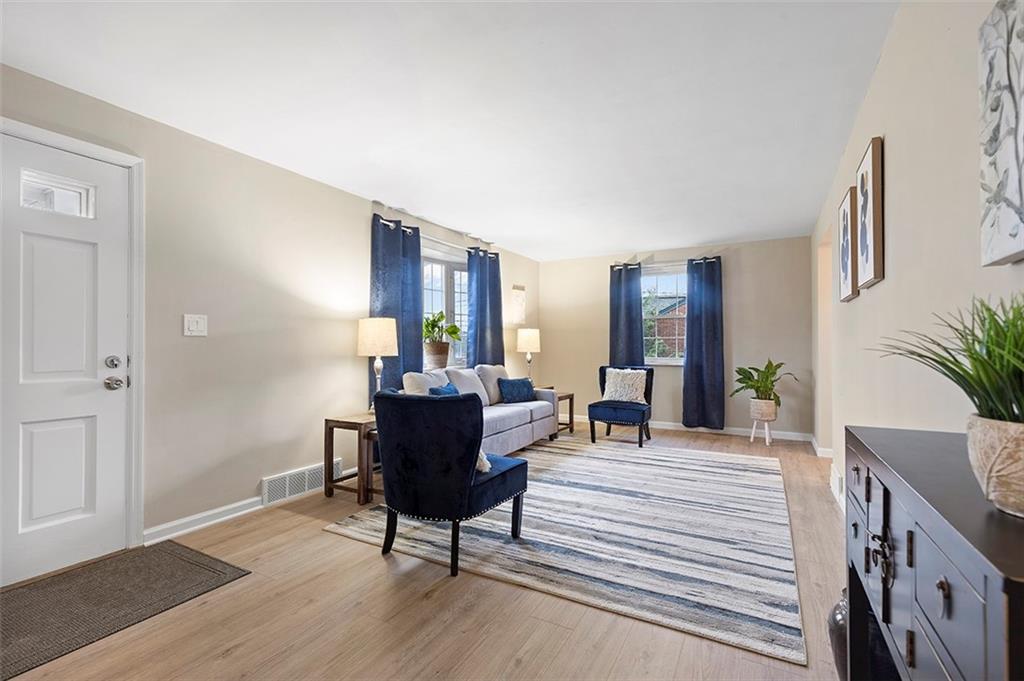 9111 Pannier Road Pittsburgh, PA 15237 - Photo 2 of 15 Gallery Image 2