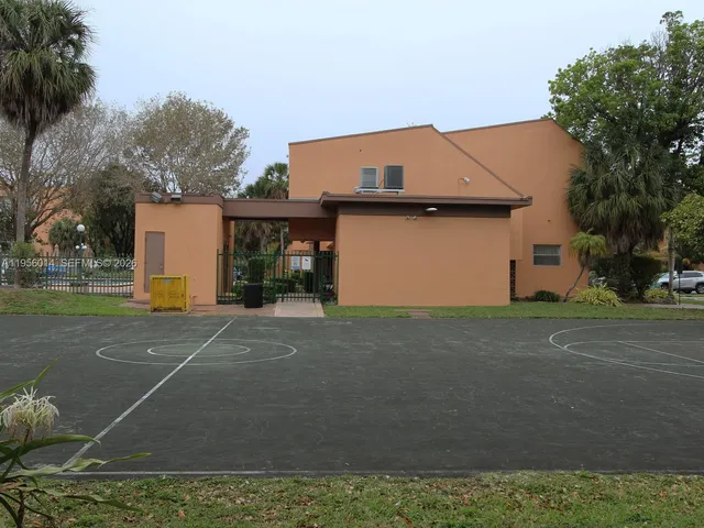 $2,150 | 9440 West Flagler Street, Unit 404, Miami, FL 33174