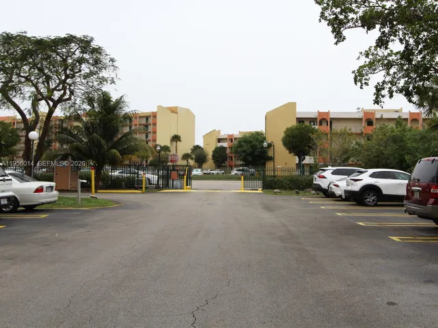 $2,150 | 9440 West Flagler Street, Unit 404, Miami, FL 33174