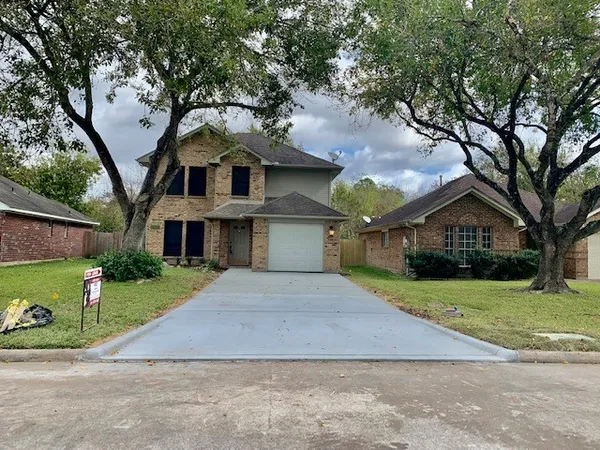 $2,000 | 2505 Overland Trail, Dickinson, TX 77539