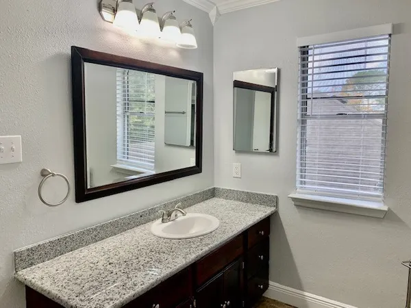 $2,000 | 2505 Overland Trail, Dickinson, TX 77539