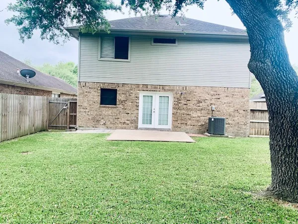 $2,000 | 2505 Overland Trail, Dickinson, TX 77539