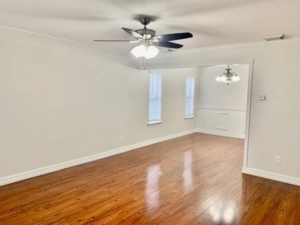 $2,000 | 2505 Overland Trail, Dickinson, TX 77539