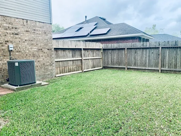 $2,000 | 2505 Overland Trail, Dickinson, TX 77539