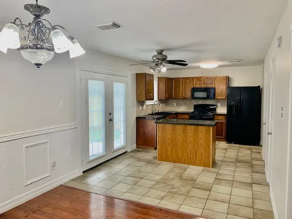 $2,000 | 2505 Overland Trail, Dickinson, TX 77539