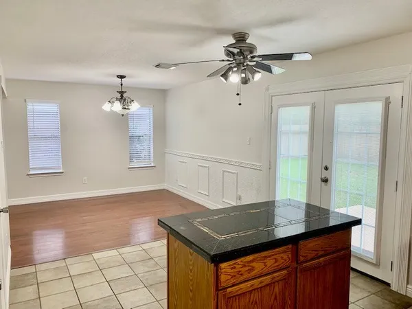 $2,000 | 2505 Overland Trail, Dickinson, TX 77539