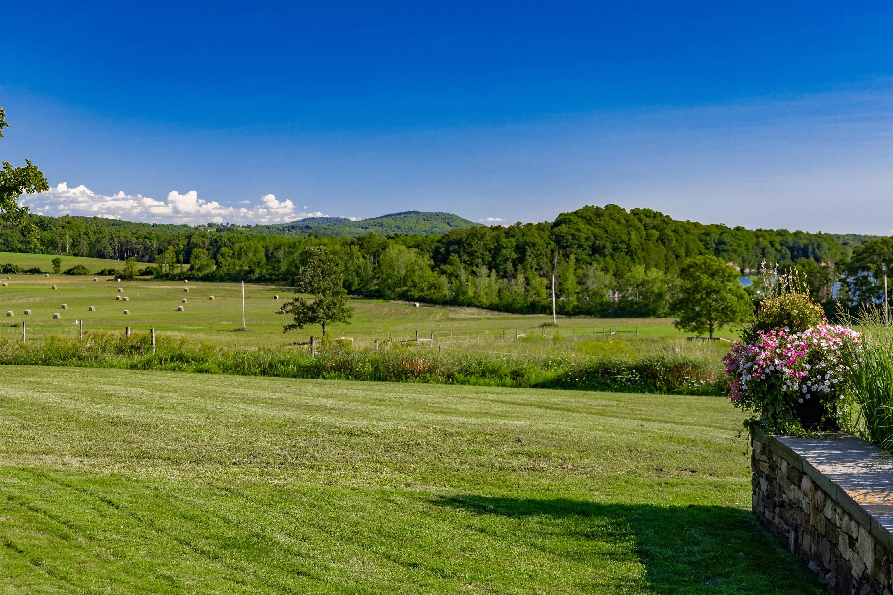 807 Quakers Smith Point Road Shelburne, VT 05482 - Photo 19 of 40 Gallery Image 19