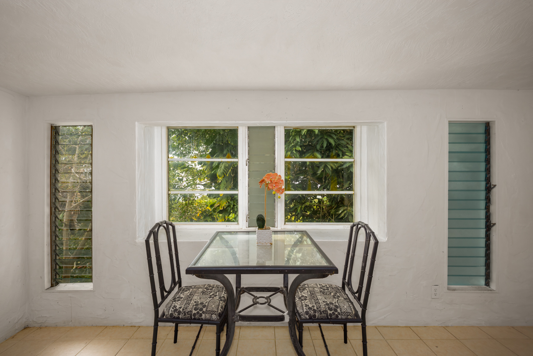 84-5125 Hawaiʻi Belt Road Captain Cook, HI 96704 - Photo 13 of 27 a view of a dining room with furniture and windows