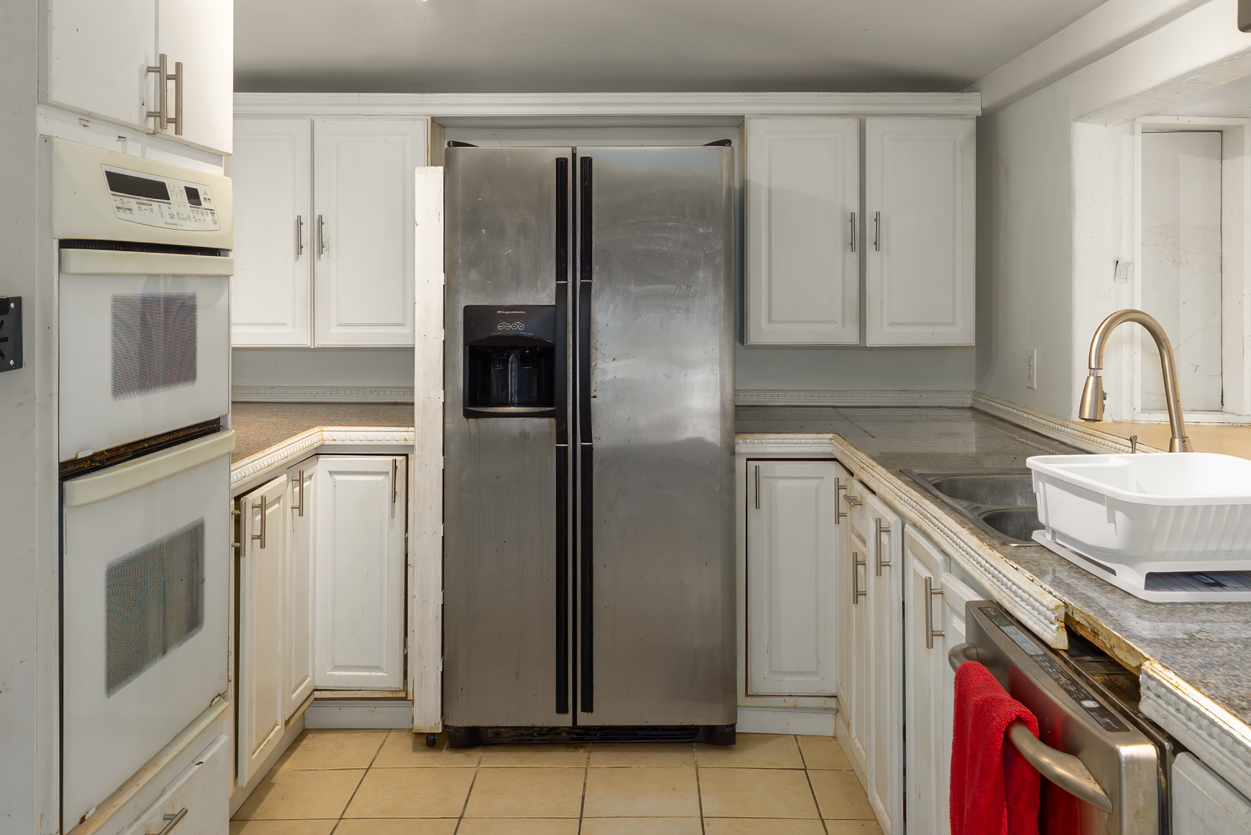 84-5125 Hawaiʻi Belt Road Captain Cook, HI 96704 - Photo 15 of 27 a kitchen with stainless steel appliances granite countertop a refrigerator a stove and a sink