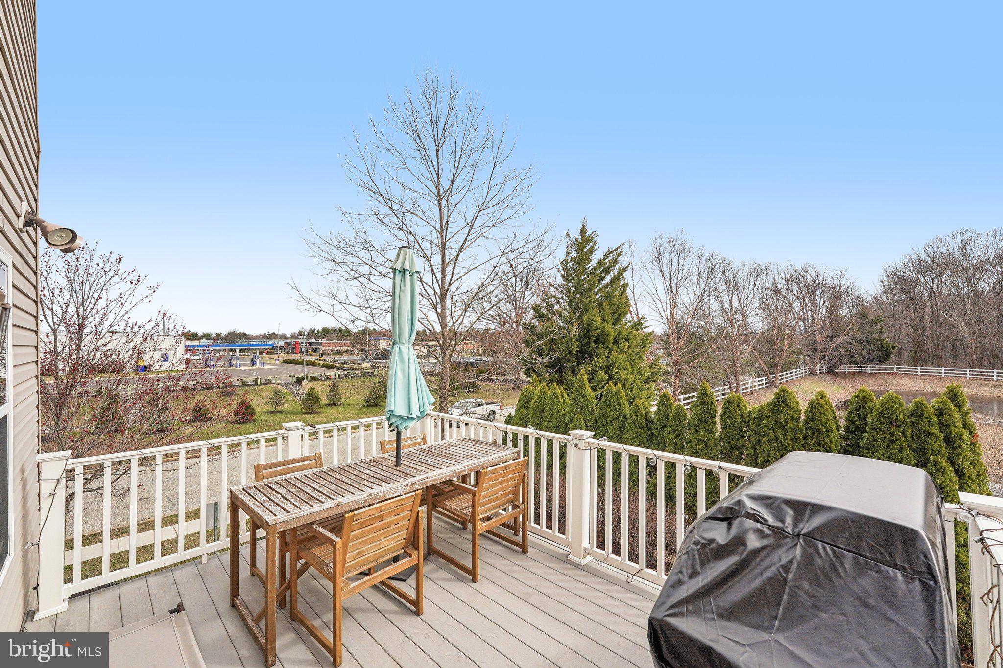 101 Emerson Court Clementon, NJ 08021 - Photo 22 of 44 deck off kitchen