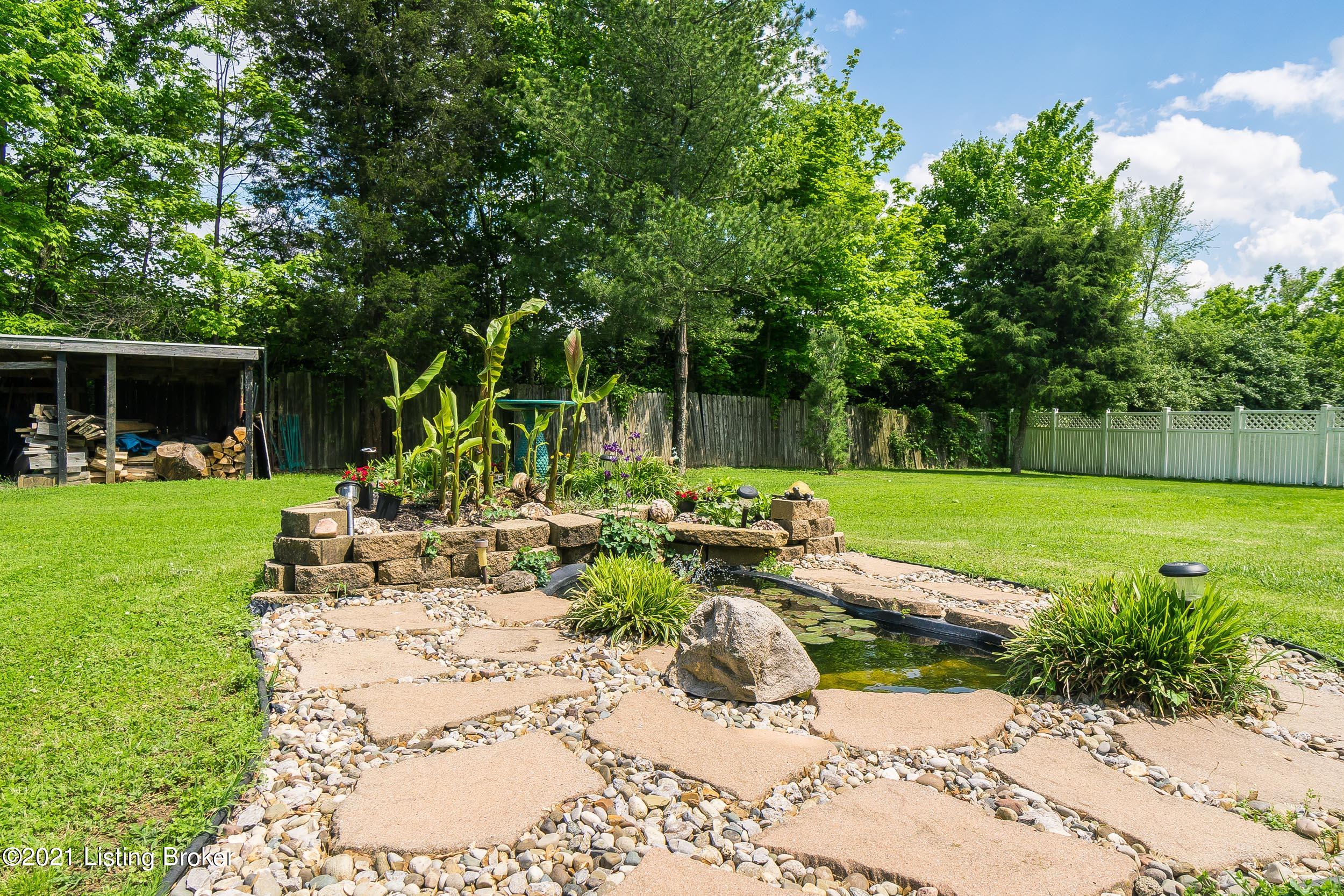 10701 Barricks Road Louisville, KY 40229 - Photo 52 of 70 10701 Barricks Dr-17