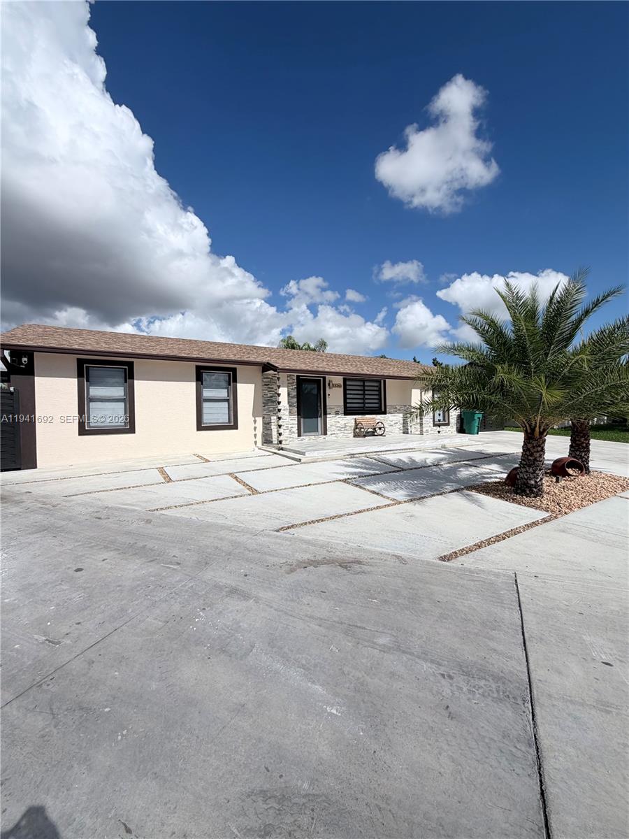 13261 Southwest 260th Terrace Homestead, FL 33032 - Photo 4 of 36 a house view with a sitting space