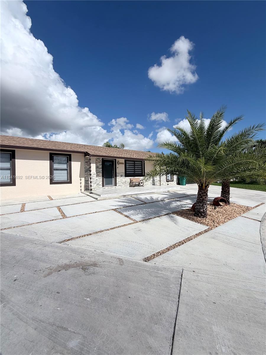 13261 Southwest 260th Terrace Homestead, FL 33032 - Photo 5 of 36