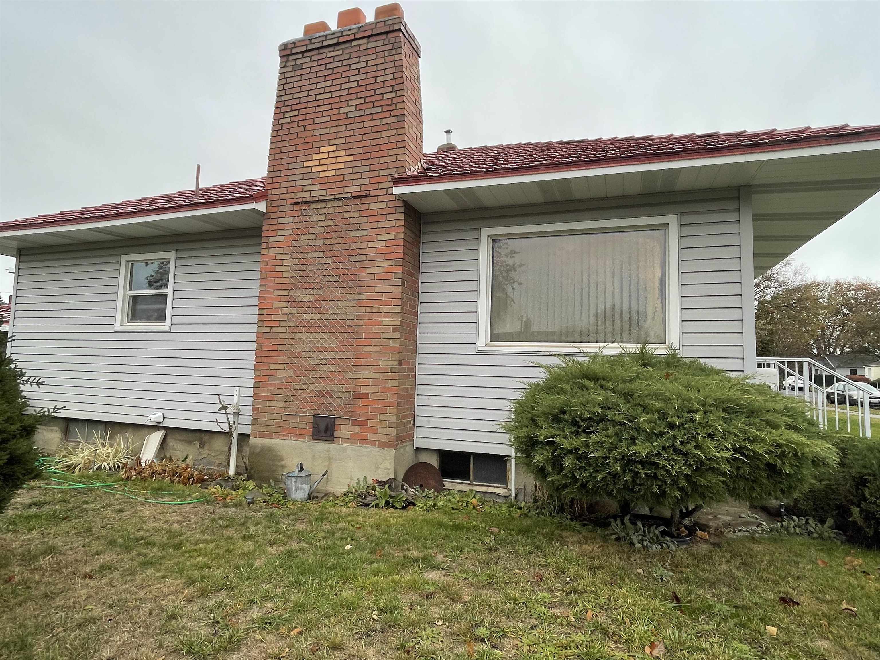 1736 East Broad Avenue Spokane, WA 99207 - Photo 2 of 17