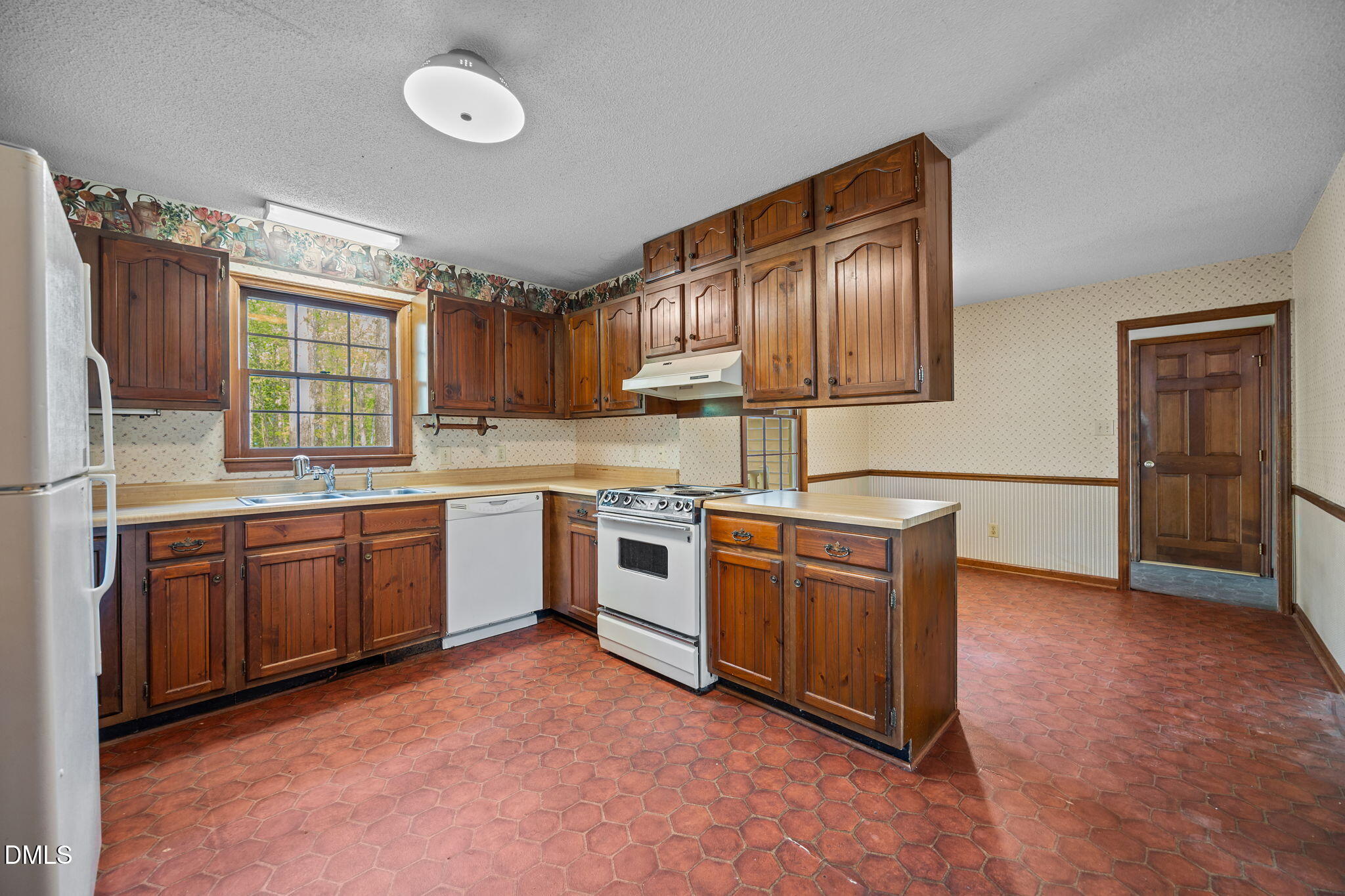 3904 Maplefield Drive Raleigh, NC 27613 - Photo 5 of 30 Gallery Image 5