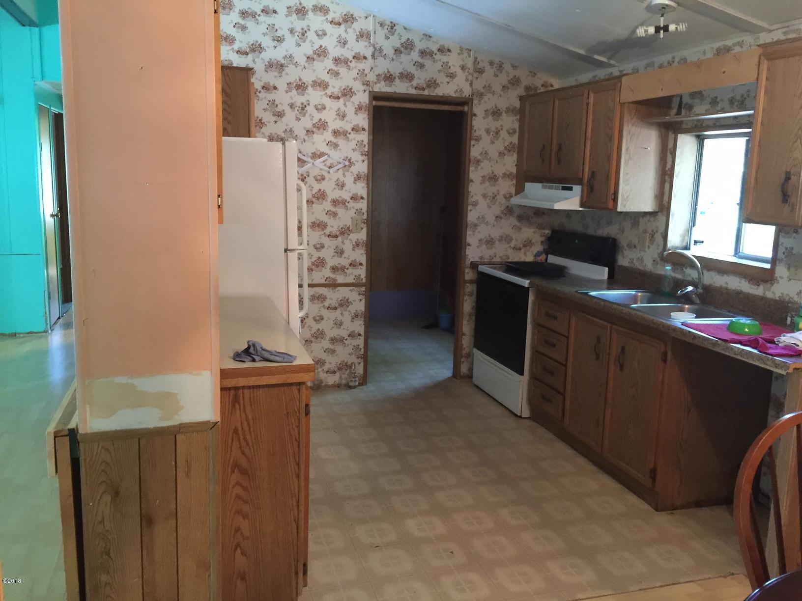 6310 Us-101 Otis, OR 97368 - Photo 22 of 30 Kitchen /Pic 3