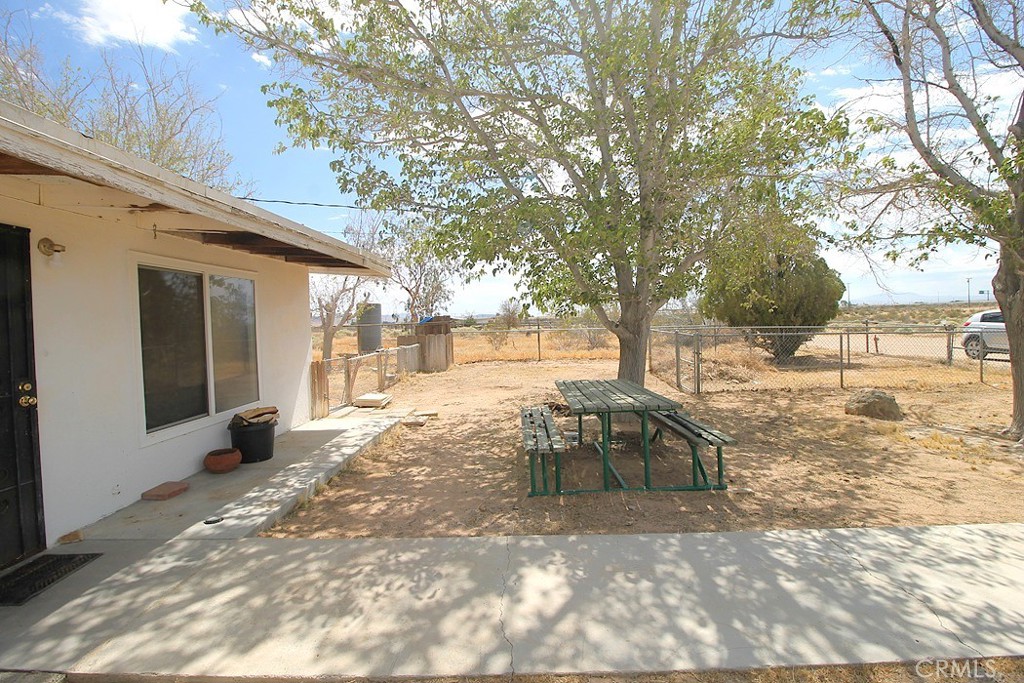21212 Rainbow Road Hinkley, CA 92347 - Photo 5 of 32