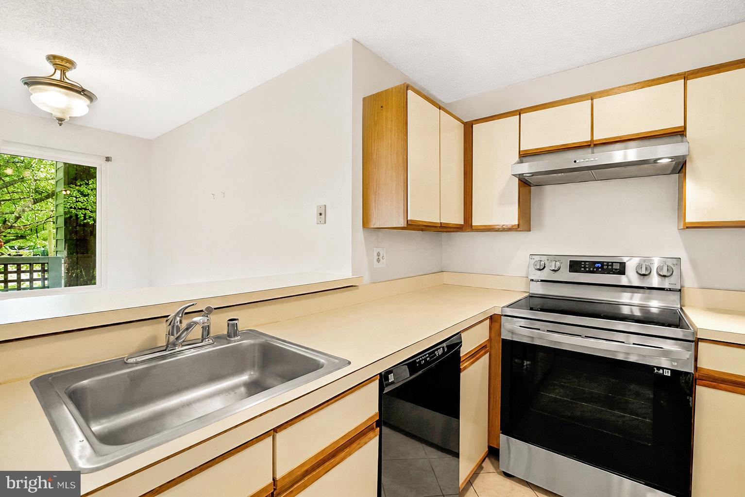 11719 Summerchase Circle Reston, VA 20194 - Photo 13 of 27