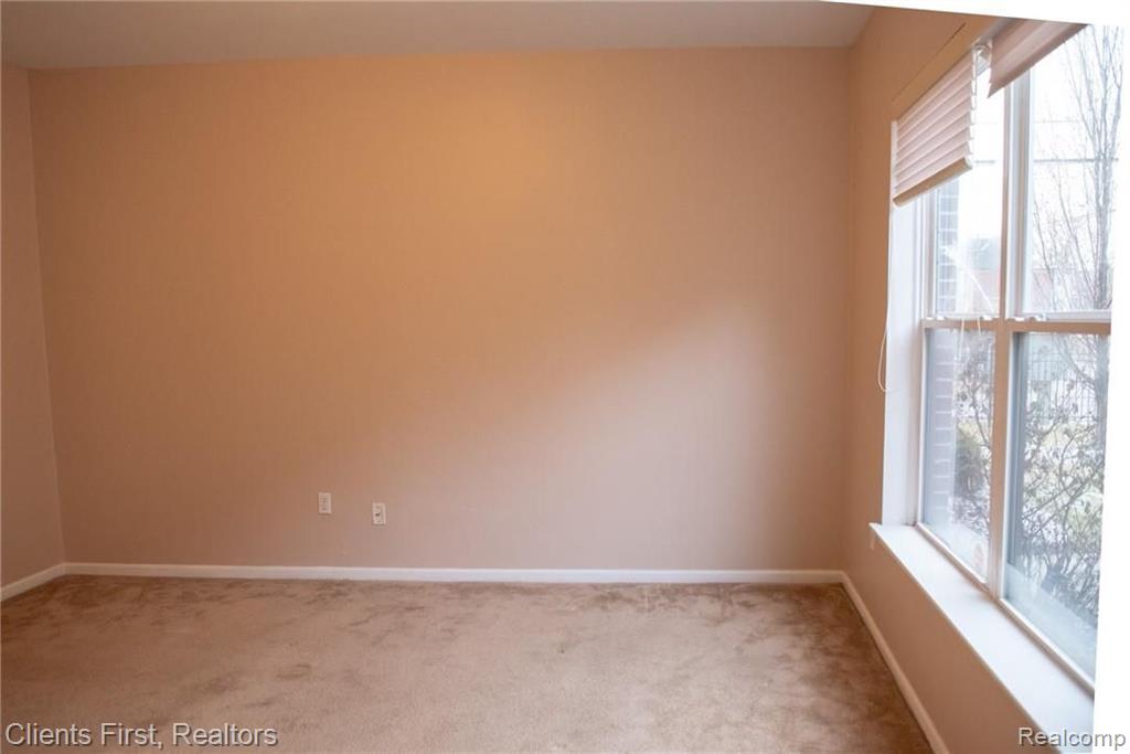 14 Pallister Detroit, MI 48202 - Photo 3 of 20