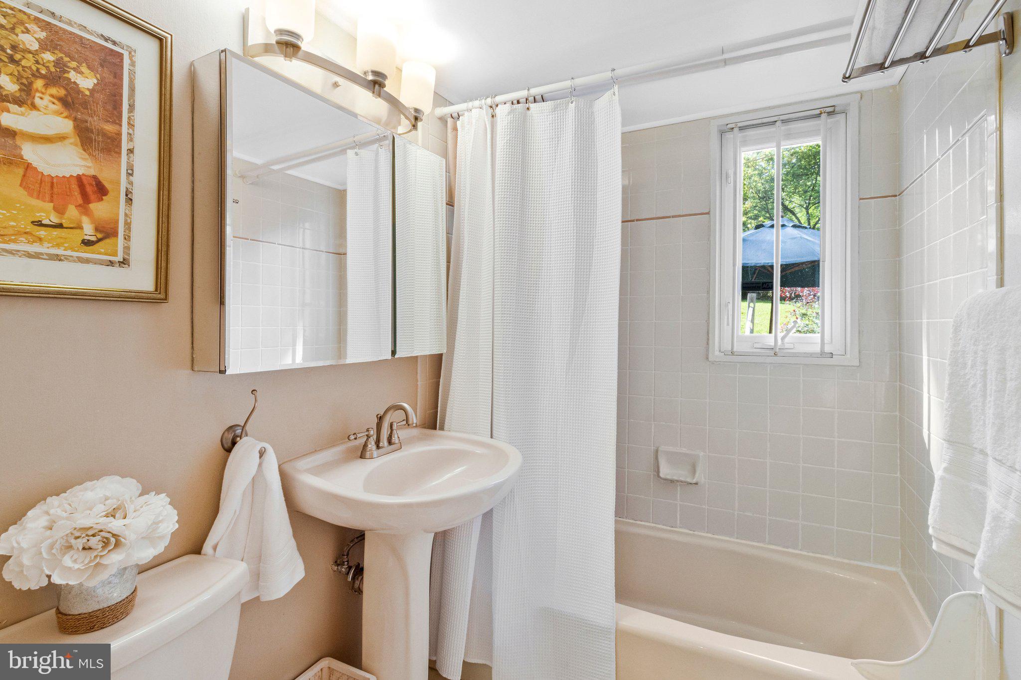 6400 Julian Street Springfield, VA 22150 - Photo 44 of 71 Lower Level - Full Bathroom